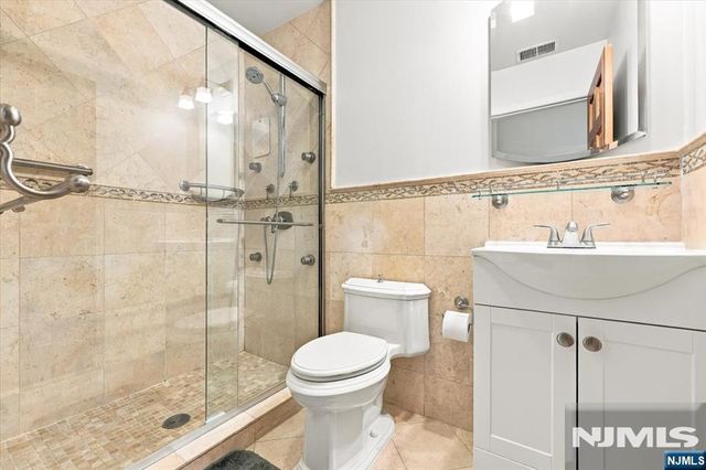 173 Winchester Court 173E, Twp Of Washington, NJ 07676