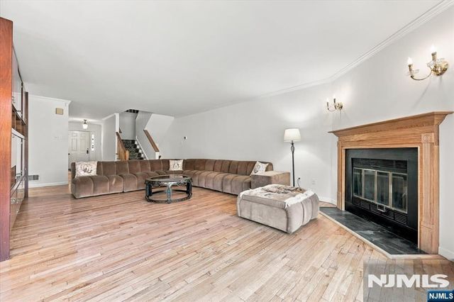 173 Winchester Court 173E, Twp Of Washington, NJ 07676