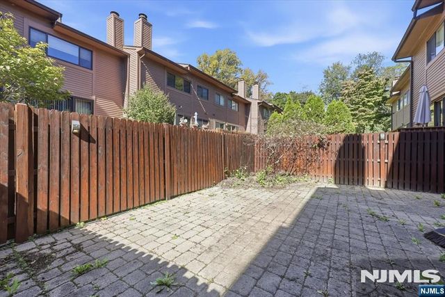 173 Winchester Court 173E, Twp Of Washington, NJ 07676