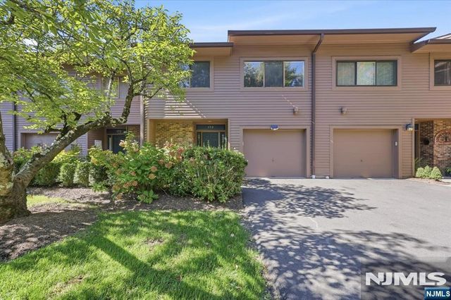 173 Winchester Court 173E, Twp Of Washington, NJ 07676
