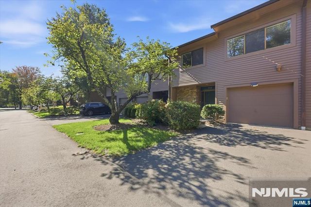 173 Winchester Court 173E, Twp Of Washington, NJ 07676