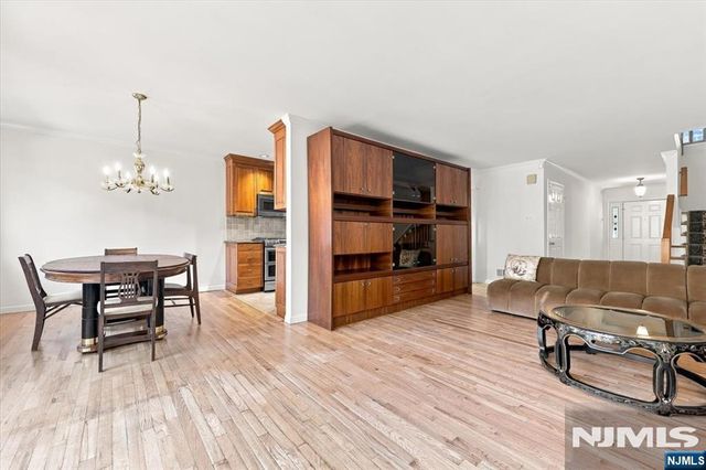 173 Winchester Court 173E, Twp Of Washington, NJ 07676