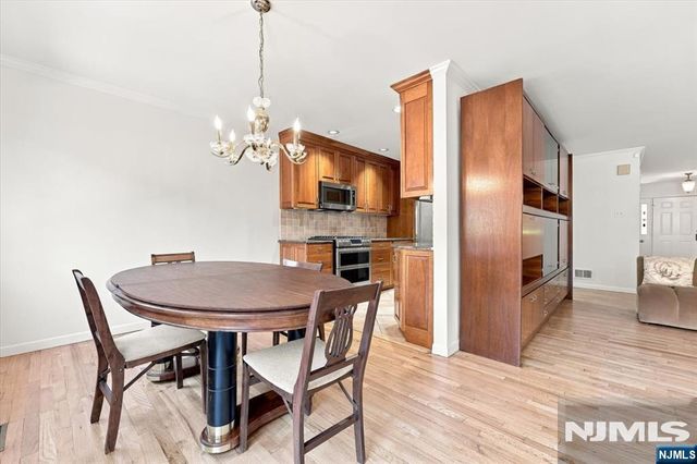 173 Winchester Court 173E, Twp Of Washington, NJ 07676