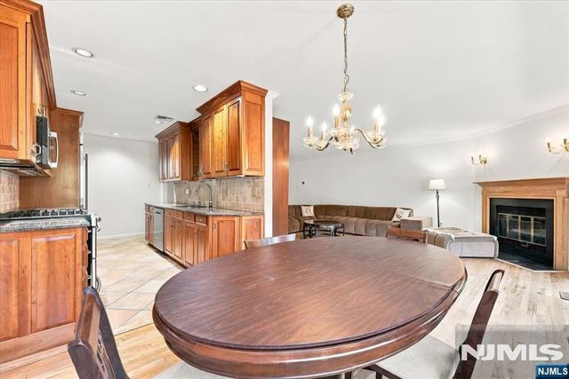 173 Winchester Court 173E, Twp Of Washington, NJ 07676