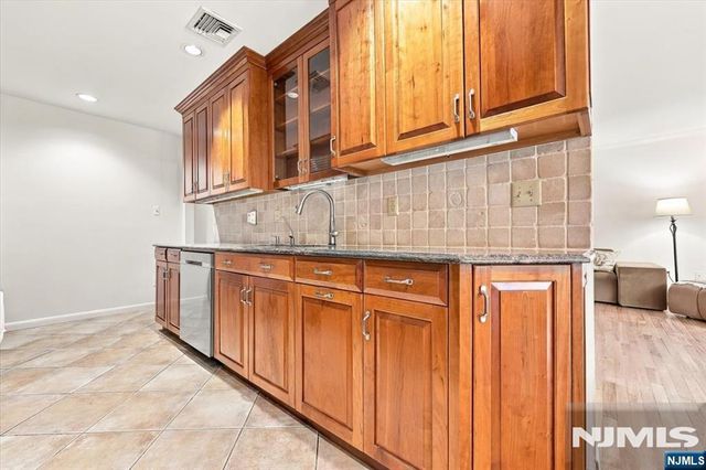 173 Winchester Court 173E, Twp Of Washington, NJ 07676