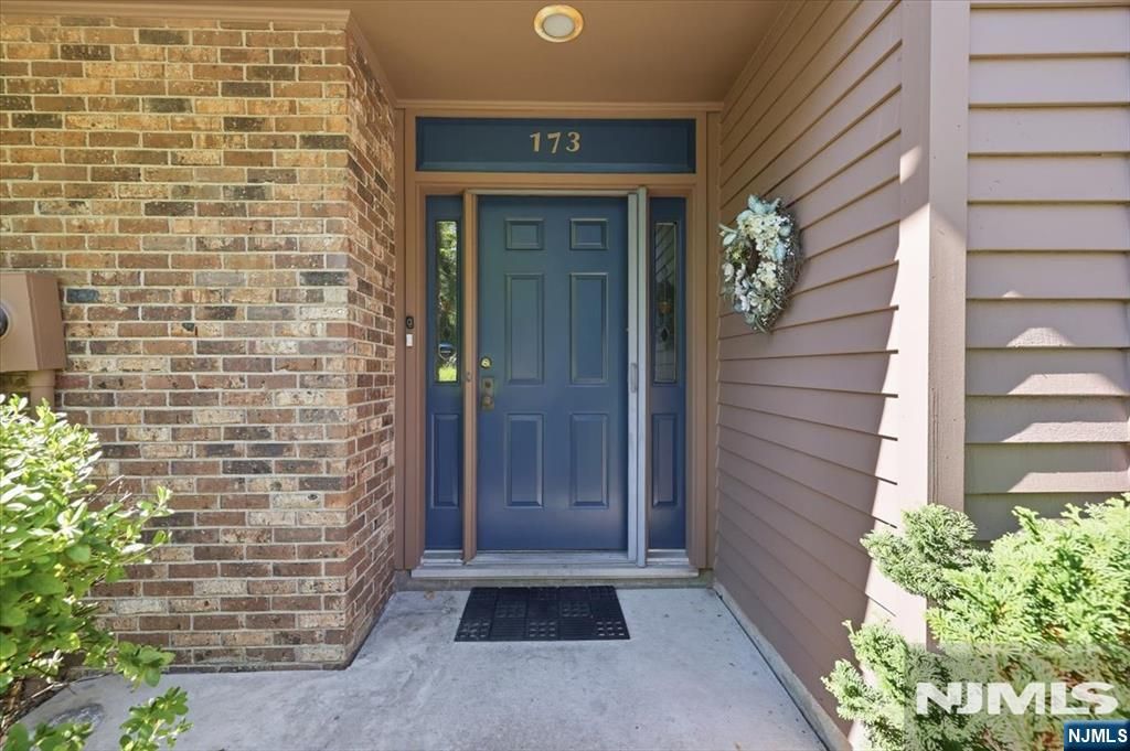 173 Winchester Court 173E, Twp Of Washington, NJ 07676