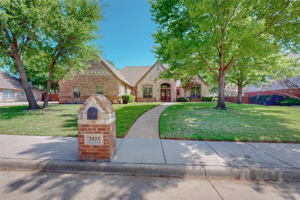3925 Westway Terrace, Fort Worth, TX 76179