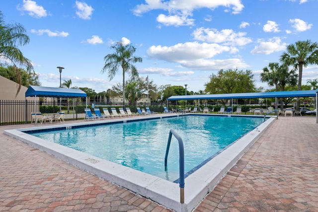 16000 Laurel Oak Circle, Delray Beach, FL 33484