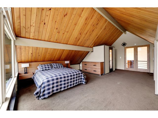 34795 ROW RIVER Rd, Cottage Grove, OR 97424