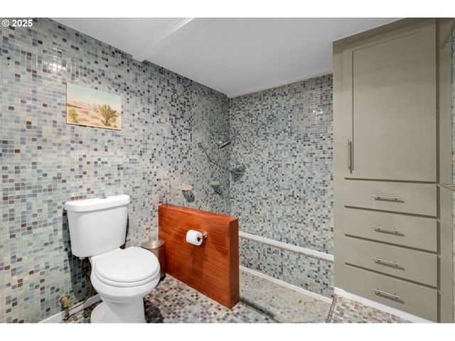 34795 ROW RIVER Rd, Cottage Grove, OR 97424