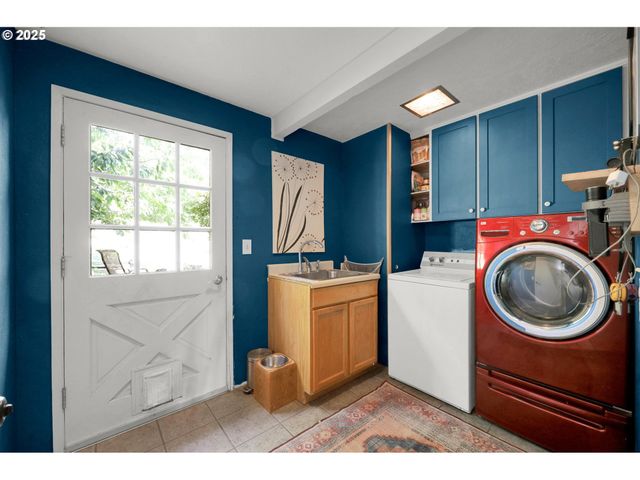 34795 ROW RIVER Rd, Cottage Grove, OR 97424