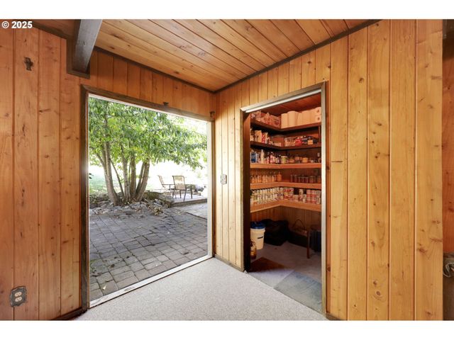 34795 ROW RIVER Rd, Cottage Grove, OR 97424