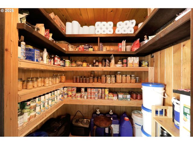 34795 ROW RIVER Rd, Cottage Grove, OR 97424