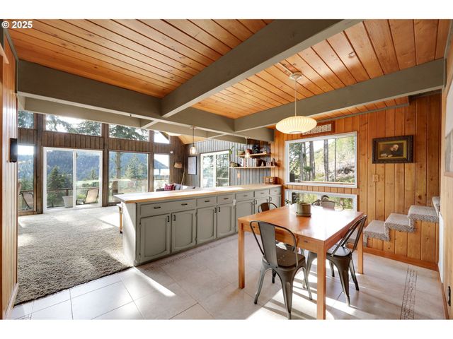 34795 ROW RIVER Rd, Cottage Grove, OR 97424