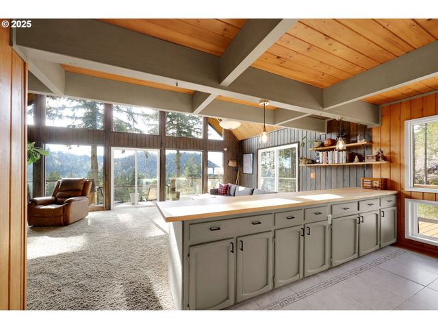 34795 ROW RIVER Rd, Cottage Grove, OR 97424