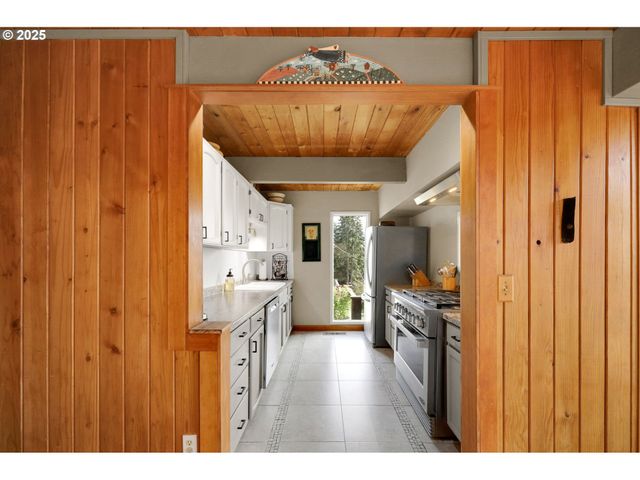 34795 ROW RIVER Rd, Cottage Grove, OR 97424