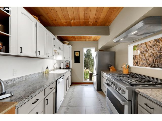 34795 ROW RIVER Rd, Cottage Grove, OR 97424