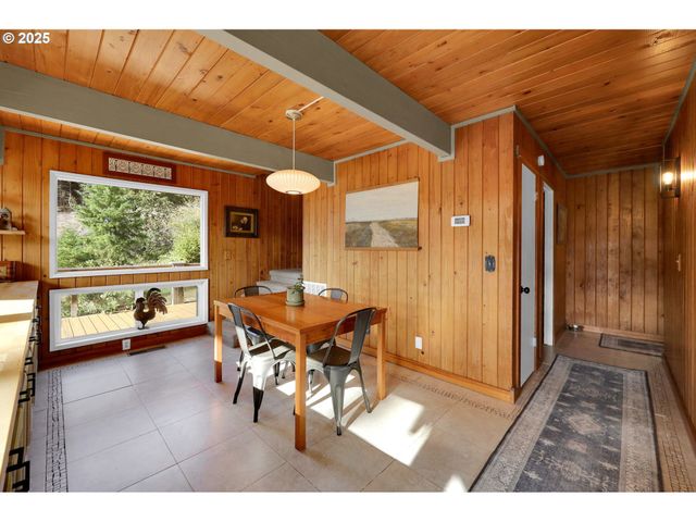 34795 ROW RIVER Rd, Cottage Grove, OR 97424