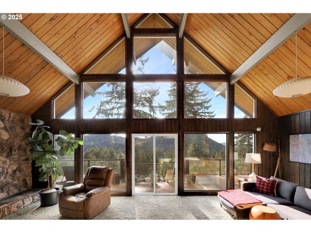 34795 ROW RIVER Rd, Cottage Grove, OR 97424