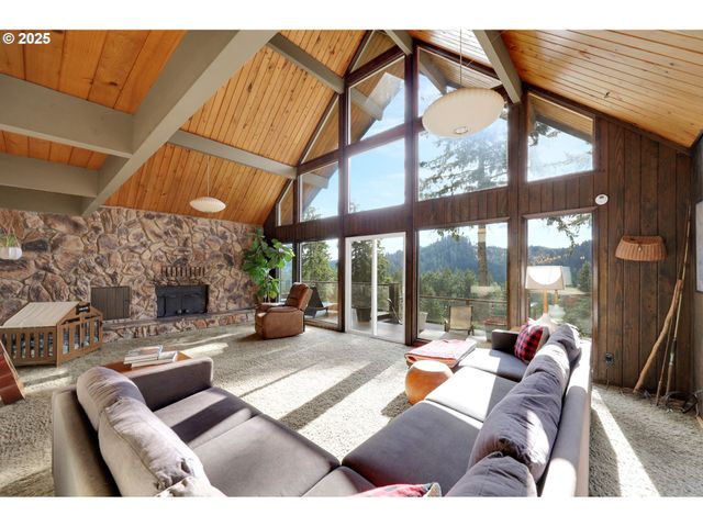 34795 ROW RIVER Rd, Cottage Grove, OR 97424