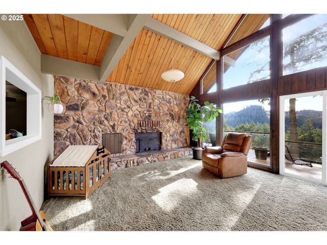 34795 ROW RIVER Rd, Cottage Grove, OR 97424