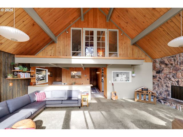 34795 ROW RIVER Rd, Cottage Grove, OR 97424