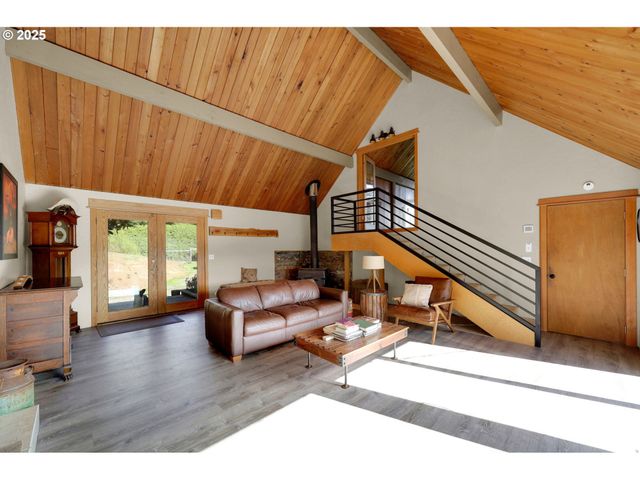 34795 ROW RIVER Rd, Cottage Grove, OR 97424