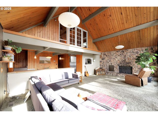 34795 ROW RIVER Rd, Cottage Grove, OR 97424