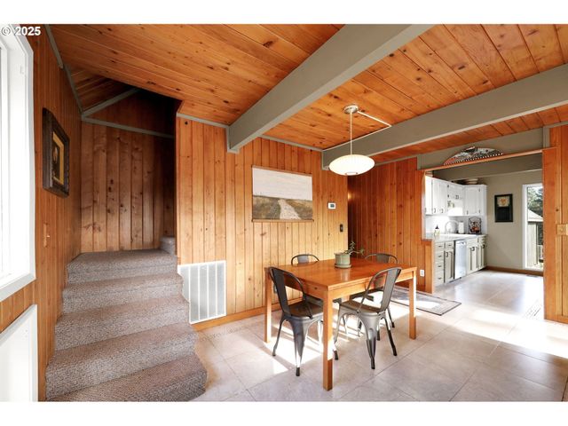 34795 ROW RIVER Rd, Cottage Grove, OR 97424