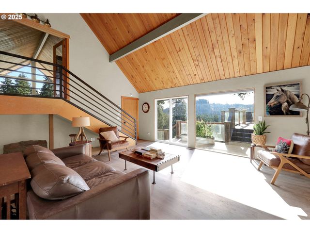 34795 ROW RIVER Rd, Cottage Grove, OR 97424