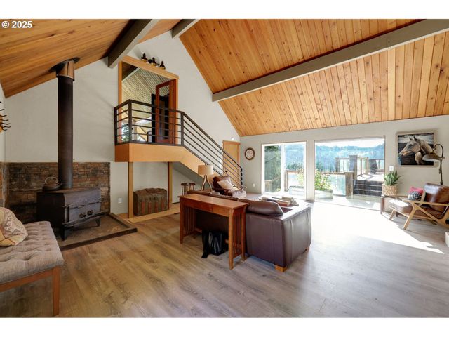 34795 ROW RIVER Rd, Cottage Grove, OR 97424