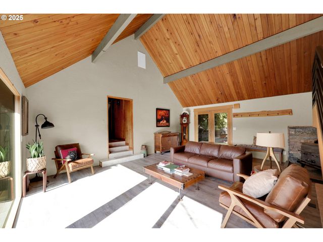 34795 ROW RIVER Rd, Cottage Grove, OR 97424