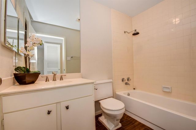 2829 Timmons Lane 138, Houston, TX 77027