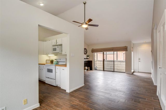 2829 Timmons Lane 138, Houston, TX 77027
