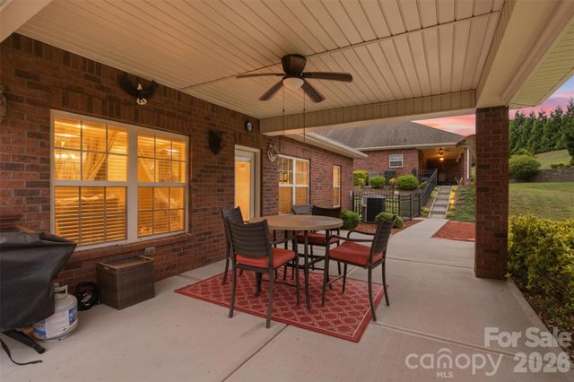 2425 Winnsford Lane, Gastonia, NC 28056