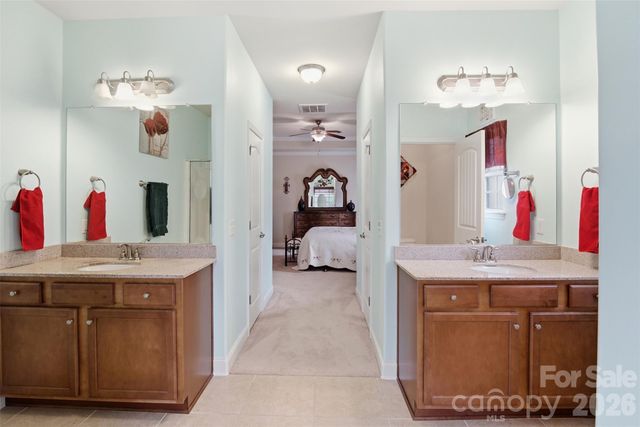 2425 Winnsford Lane, Gastonia, NC 28056