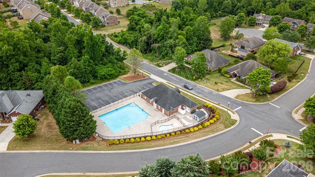 2425 Winnsford Lane, Gastonia, NC 28056