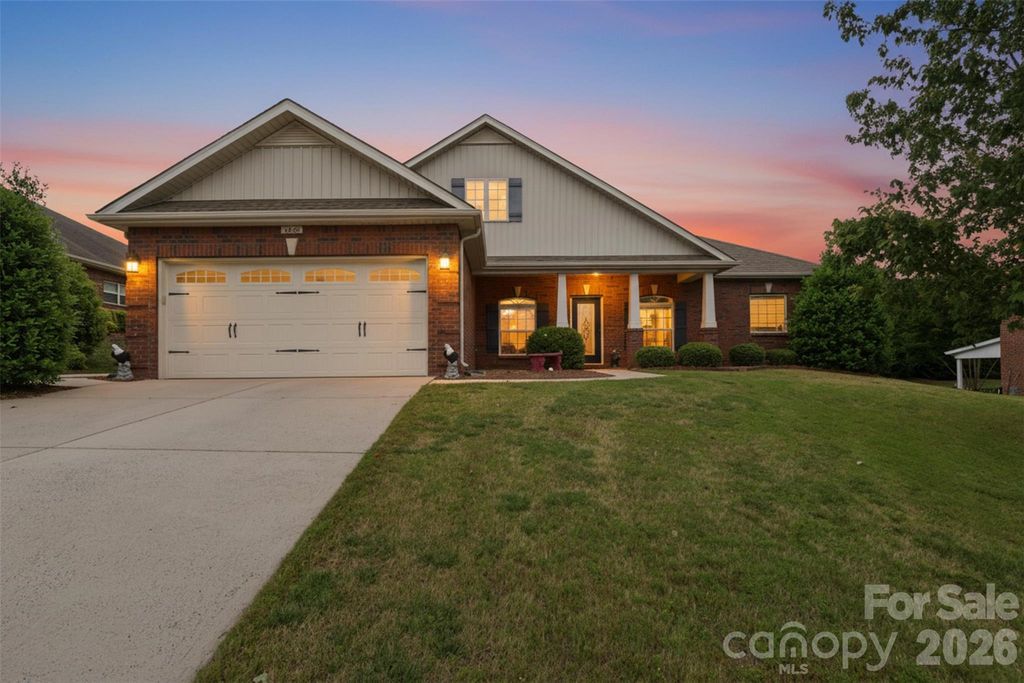 2425 Winnsford Lane, Gastonia, NC 28056