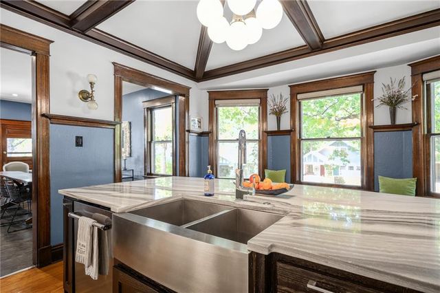 949 W 33RD Terrace, Kansas City, MO 64111