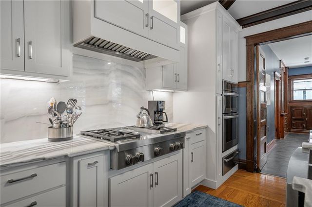 949 W 33RD Terrace, Kansas City, MO 64111