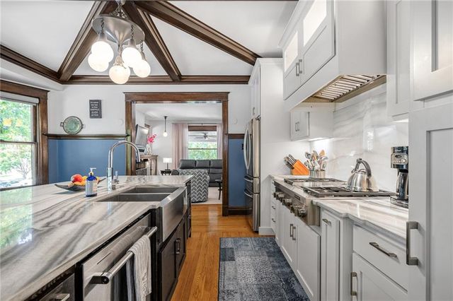 949 W 33RD Terrace, Kansas City, MO 64111