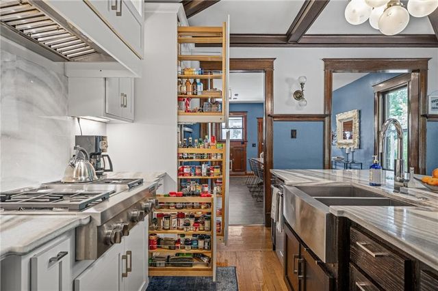 949 W 33RD Terrace, Kansas City, MO 64111
