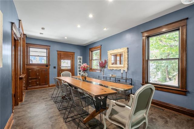 949 W 33RD Terrace, Kansas City, MO 64111