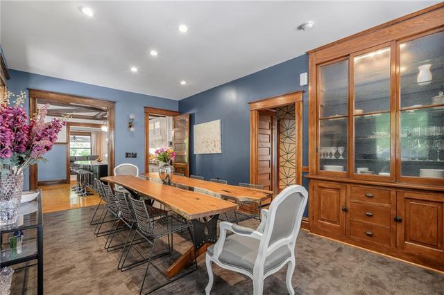 949 W 33RD Terrace, Kansas City, MO 64111