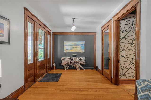 949 W 33RD Terrace, Kansas City, MO 64111