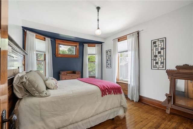949 W 33RD Terrace, Kansas City, MO 64111