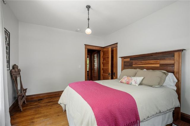 949 W 33RD Terrace, Kansas City, MO 64111