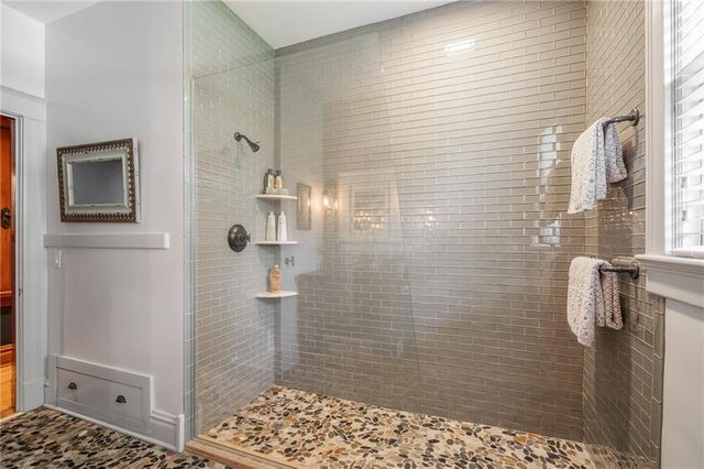 949 W 33RD Terrace, Kansas City, MO 64111