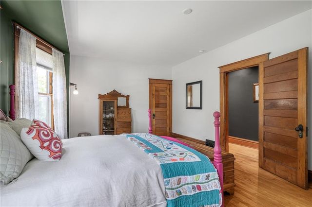 949 W 33RD Terrace, Kansas City, MO 64111