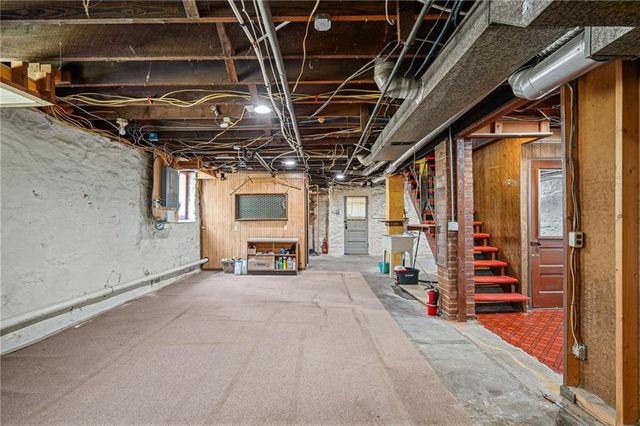 949 W 33RD Terrace, Kansas City, MO 64111